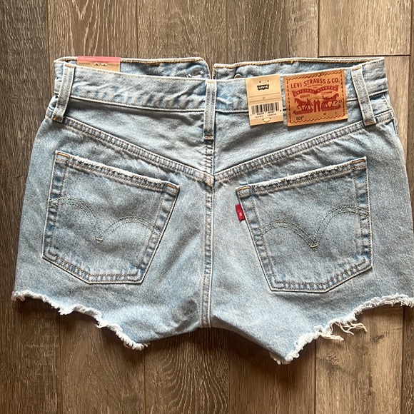 Levi’s 501 Shorts - Picture 2 of 2